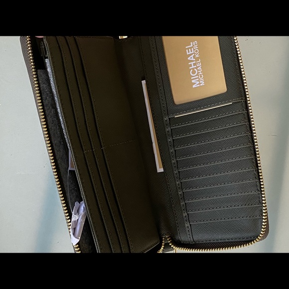 NWT Michael Kors LG continental signature wallet - Picture 4 of 5